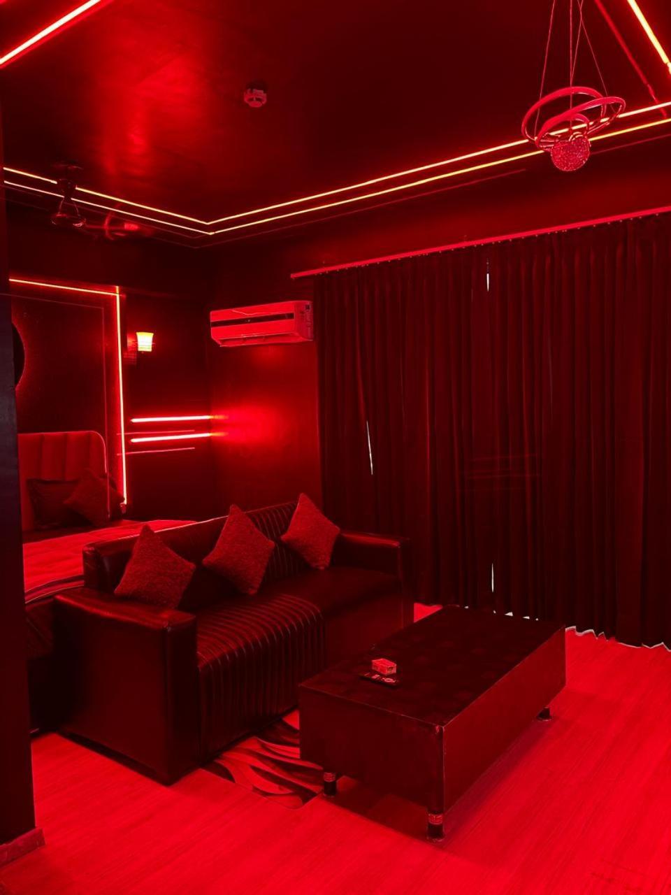 Dolphin Inn & Suites Manhattan Lucknow Ngoại thất bức ảnh