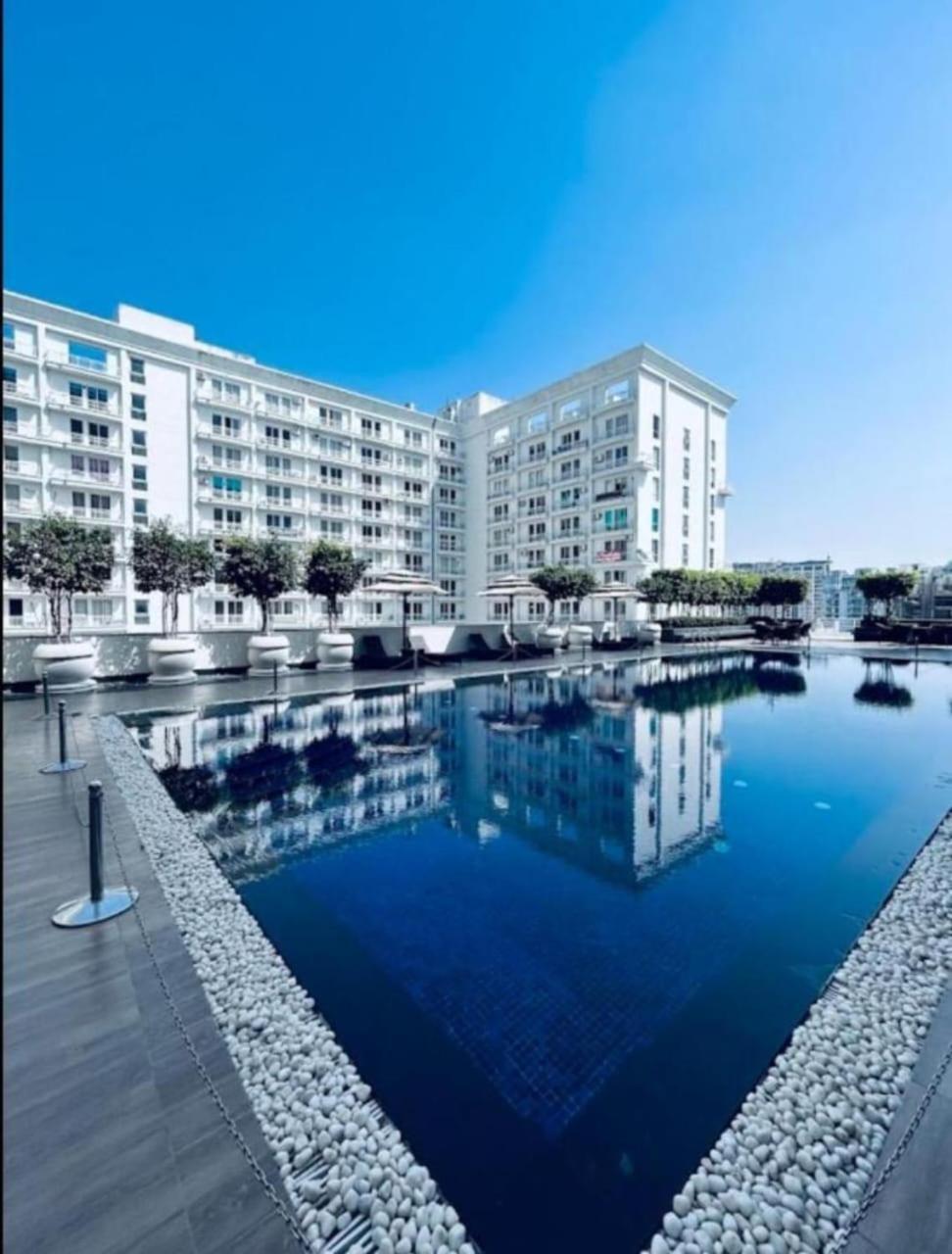 Dolphin Inn & Suites Manhattan Lucknow Ngoại thất bức ảnh
