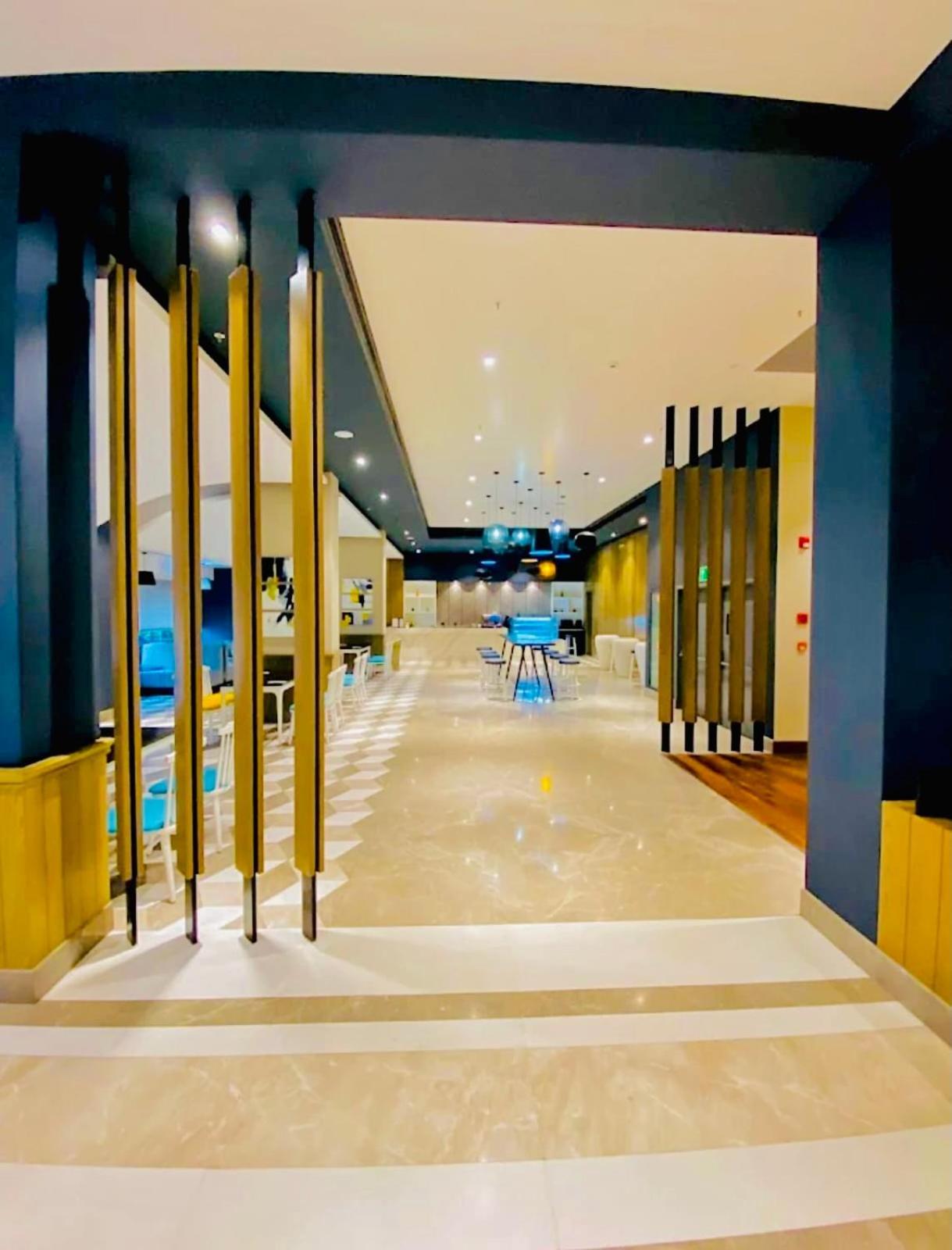 Dolphin Inn & Suites Manhattan Lucknow Ngoại thất bức ảnh